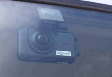 トラックに装備されたバックモニター用のカメラの画像